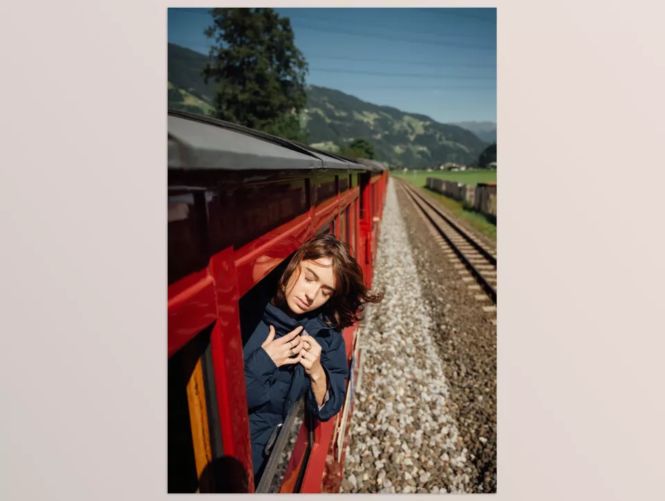 The Classic Presets - Being Trägi - Strong contrasts blend with gentle color shifts to reveal a world that is both melancholic and visually striking.