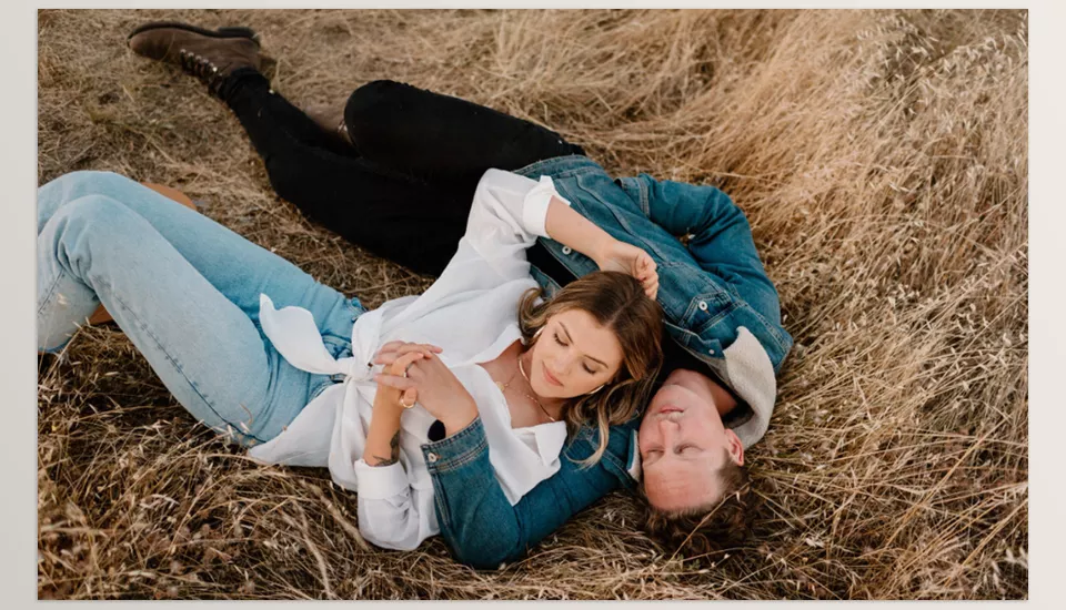 Karra Leigh X Dawn Charles - EFFORTLESS PACK Presets - Subtle contrast and film-like warmth that turns everyday frames into timeless memories.