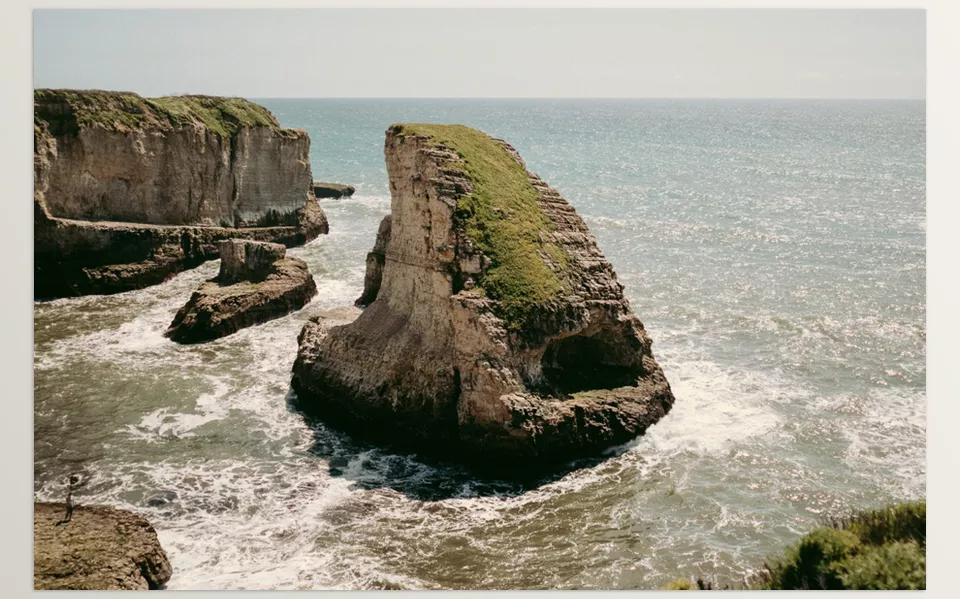 Very Good Presets - Portra 400 - Achieve a distinct, film-inspired look with a preset that brings out rich colors and classic grain, perfect for elevating your photography style.