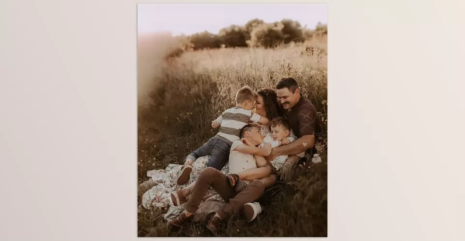 The Betsy Collections Lightroom Preset - Transformational warm tones with golden hues provide dreamy aftereffects.